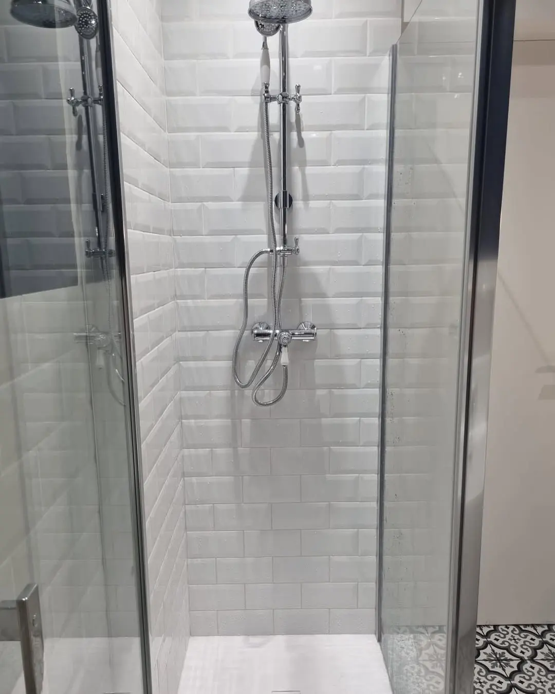 Travaux de rénovation d'une salle de bain à Nice, préparation des supports